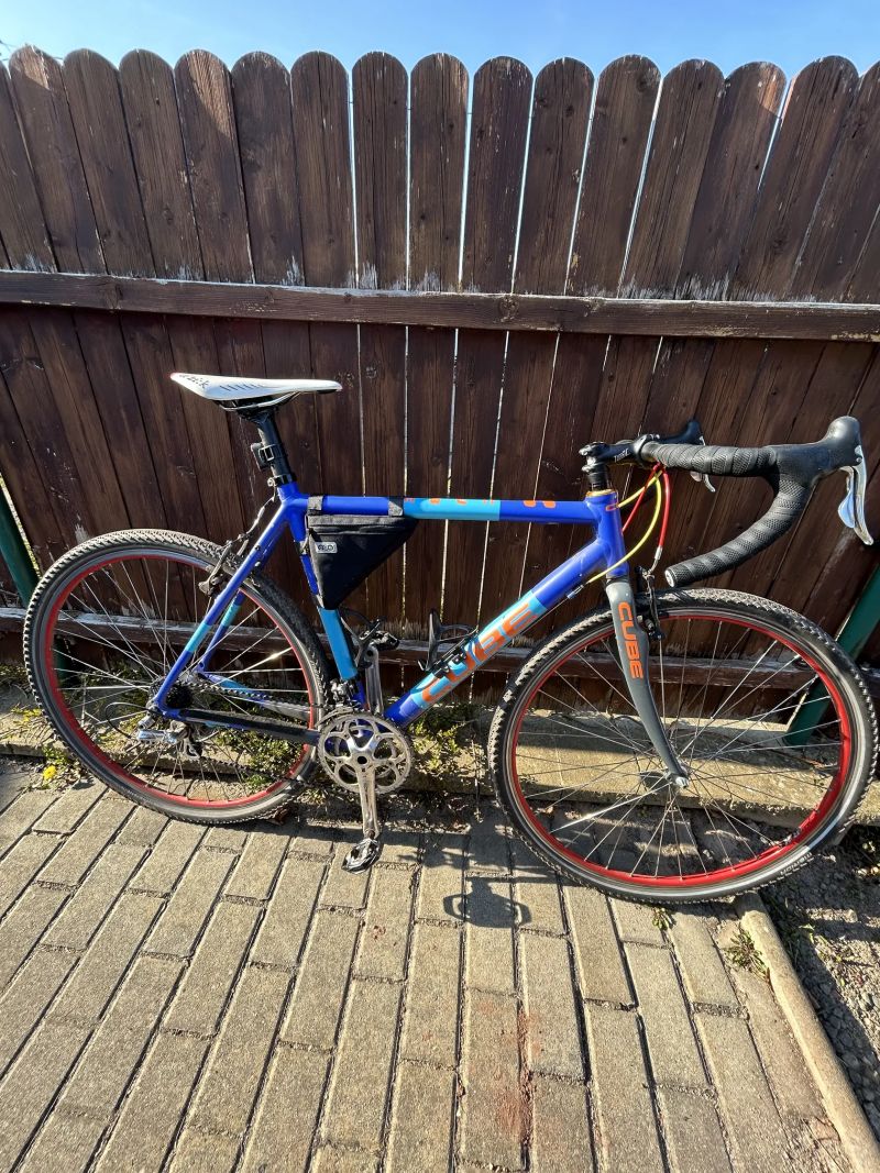 Cyklokrosové kolo Cube