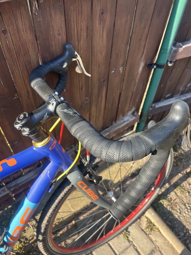 Cyklokrosové kolo Cube