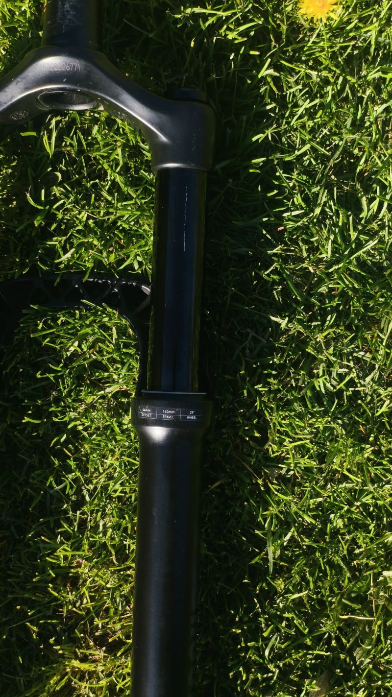 Rock Shox vidlice a tlumič 