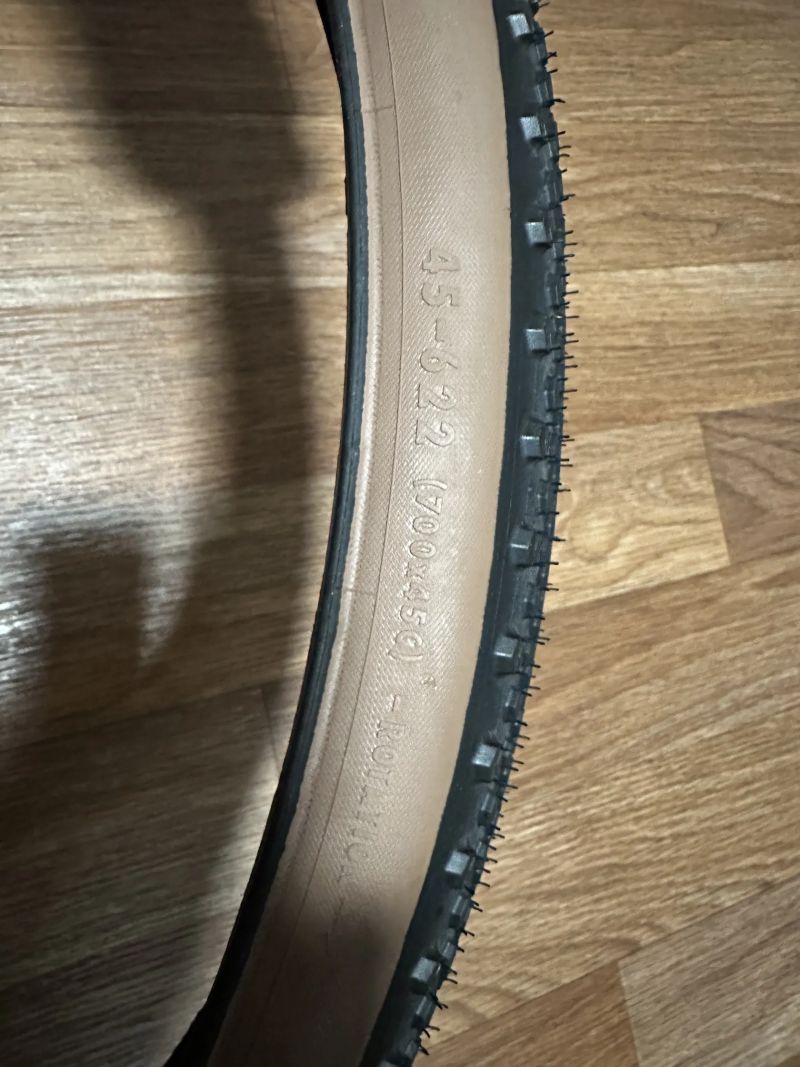 Continental Terra Trail 700x45C ShieldWall PureGrip Cream Najeto cca 150 km, minimální opotřebení