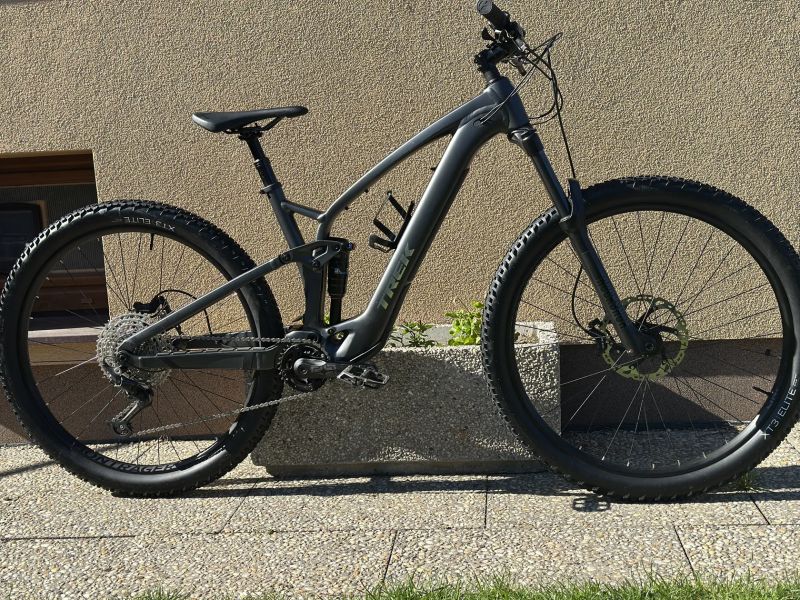 TREK FUEL EXE 5 top stav