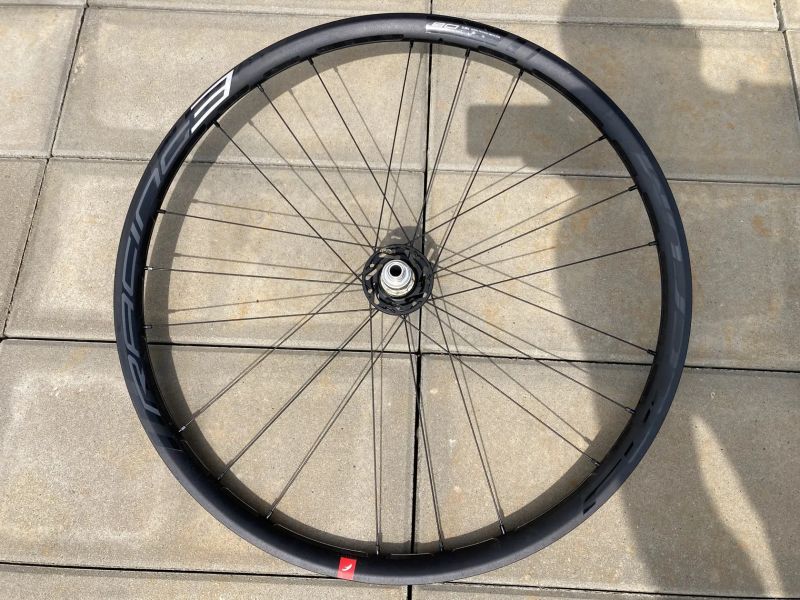 Silniční kola Fulcrum Racing 3 DB – skoro nová 