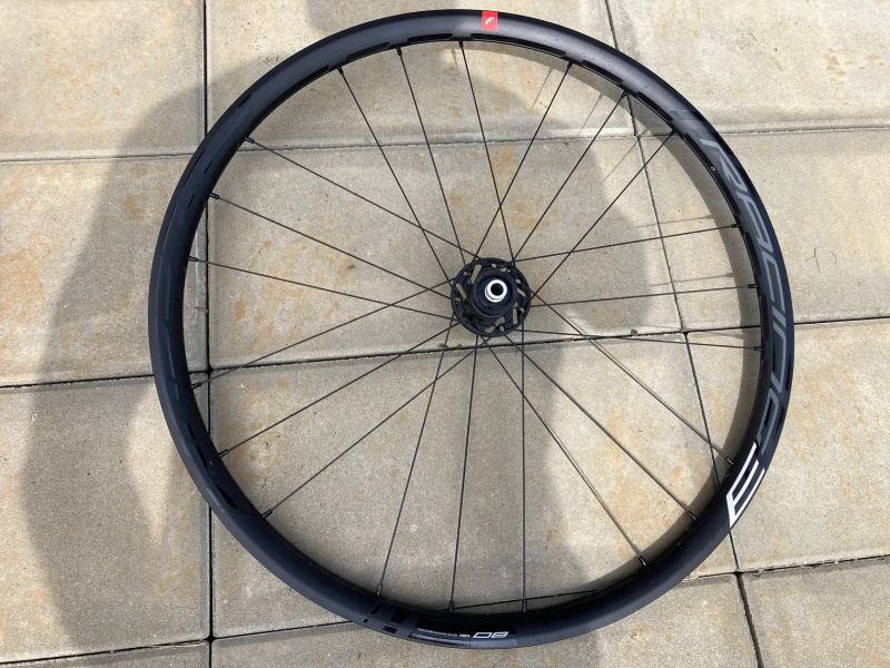 Silniční kola Fulcrum Racing 3 DB – skoro nová 