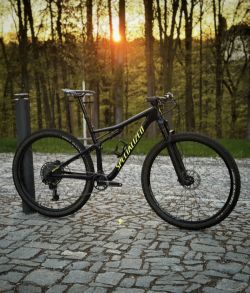 Specialized Epic Comp Carbon 29” – vel. M – top XC full