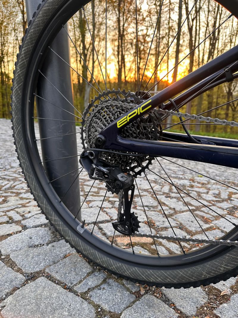 Specialized Epic Comp Carbon 29” – vel. M – top XC full