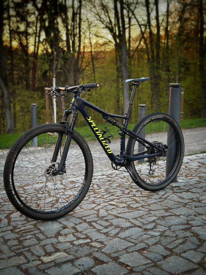 Specialized Epic Comp Carbon 29” – vel. M – top XC full