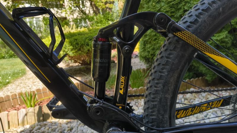 Málo jetý (Giant) Liv Embolden 2