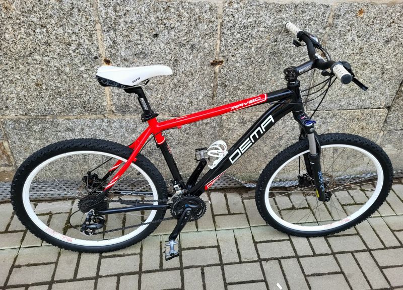 DEMA RAVEO 26" ALIVIO 3x8/KOTOUČE HAYES - velikost M