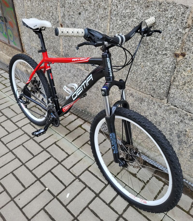 DEMA RAVEO 26" ALIVIO 3x8/KOTOUČE HAYES - velikost M