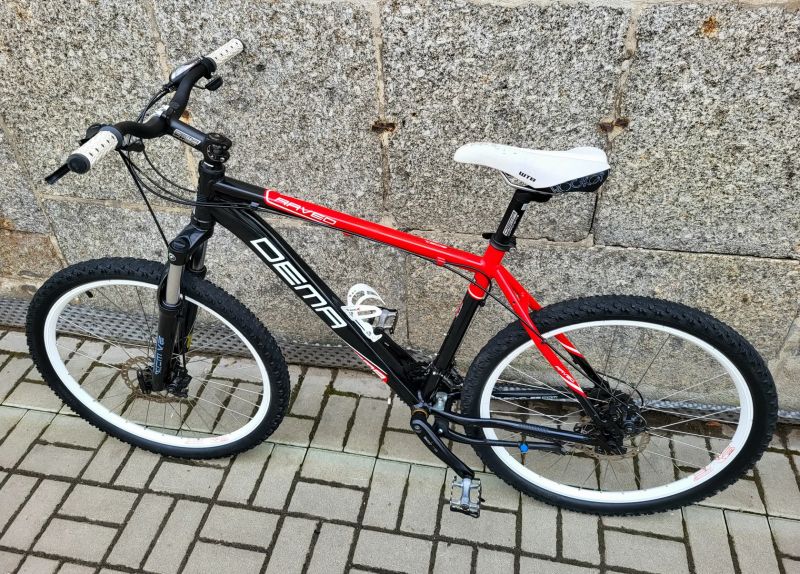 DEMA RAVEO 26" ALIVIO 3x8/KOTOUČE HAYES - velikost M