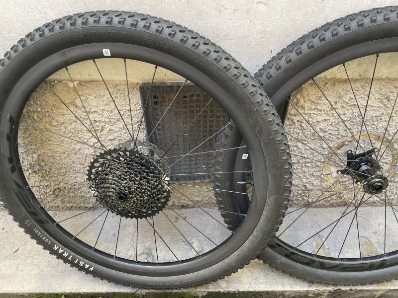 Kola Specialized Roval Carbon Control 622x25