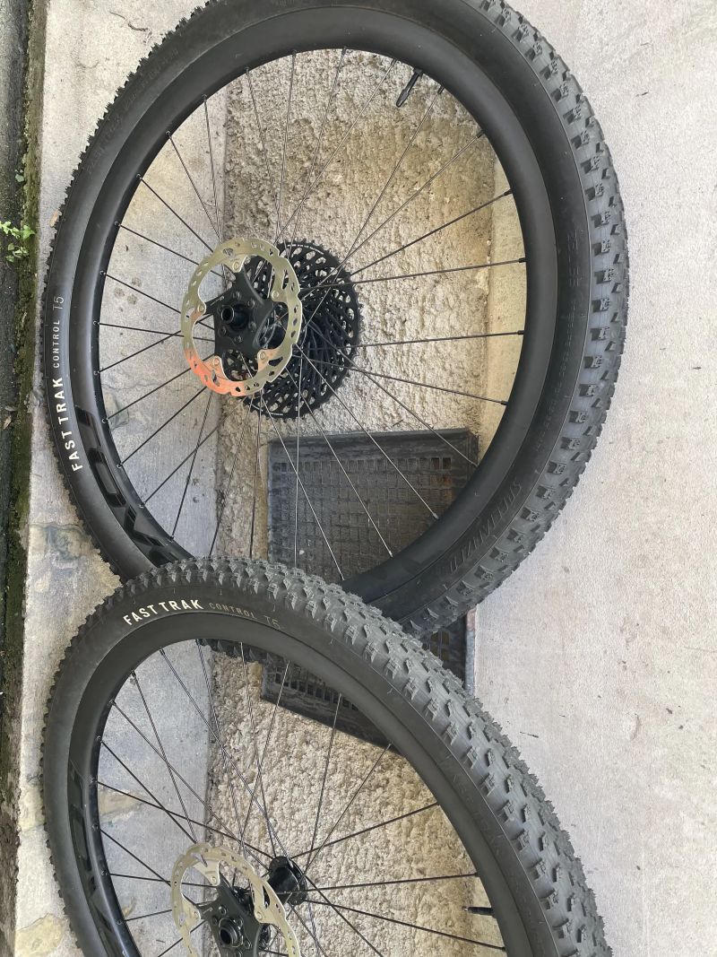 Kola Specialized Roval Carbon Control 622x25