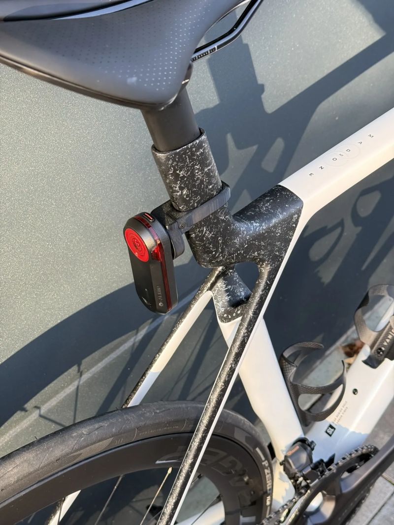 Trek Madone SL7 GEN 8 Garmin Varia držák