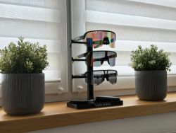 Stojánek na 3 cyklistické brýle - personalizovaný