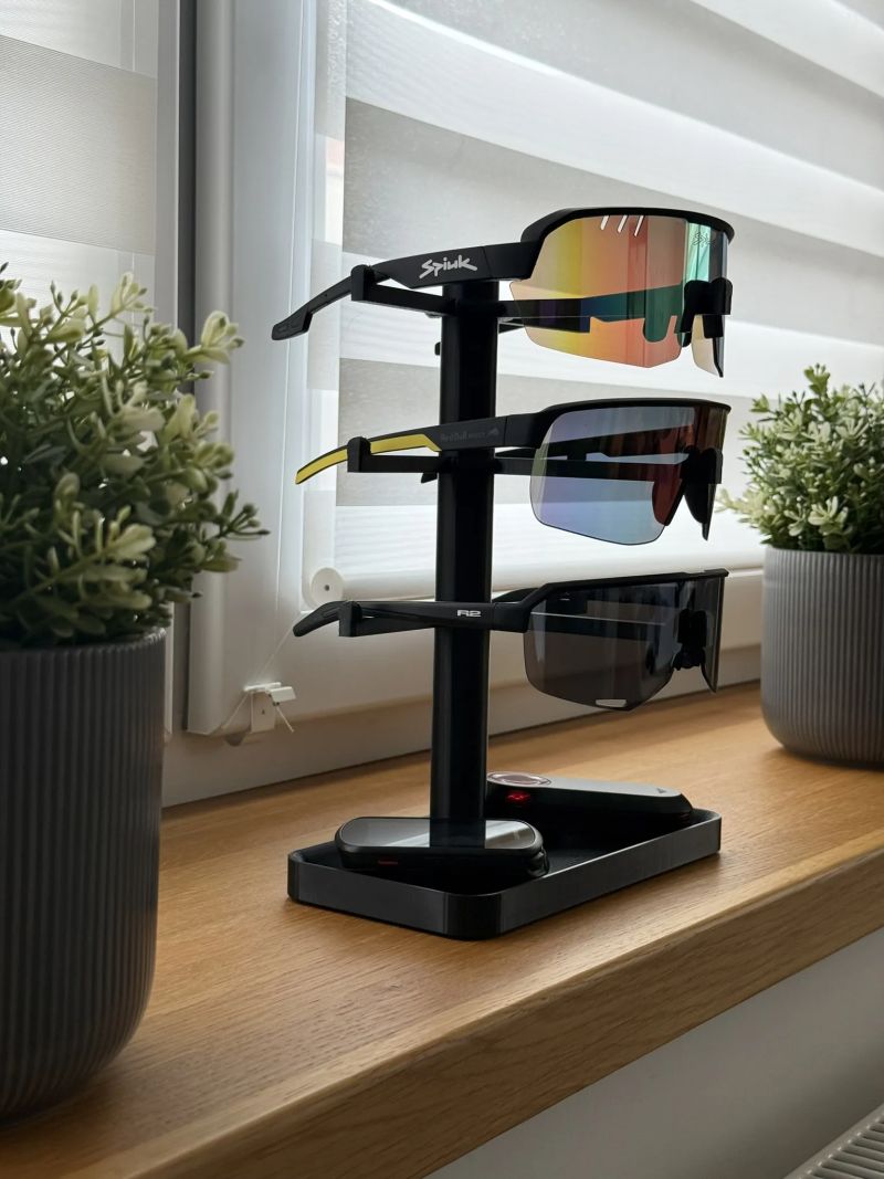 Stojánek na 3 cyklistické brýle