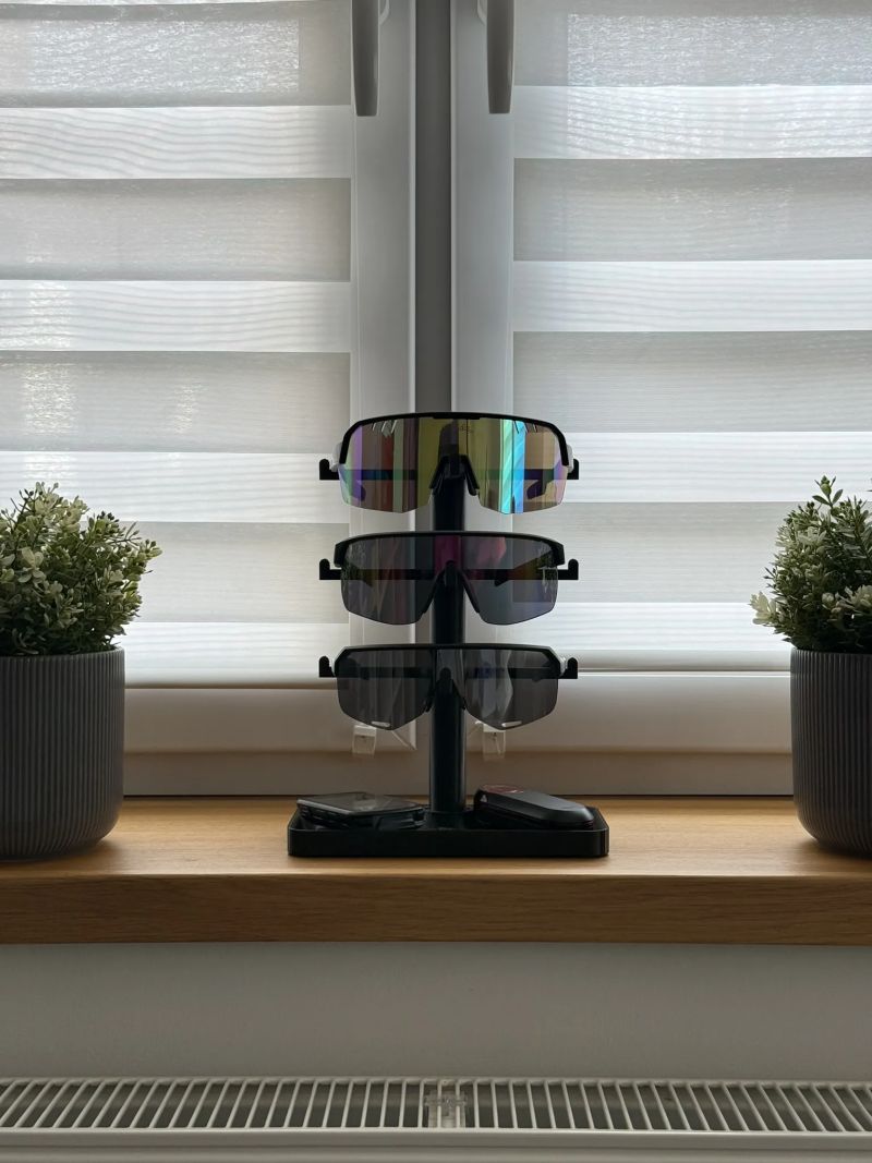 Stojánek na 3 cyklistické brýle