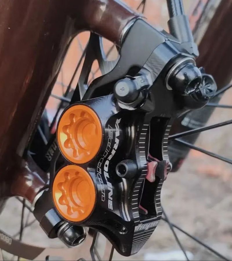 Brzdy Hope Tech4 E4 limitovaná edice Yarroline Edition - přední i zadní