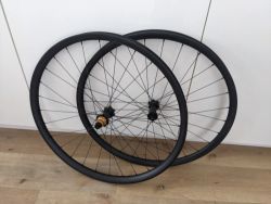 Nová karbonová kola, 1260g