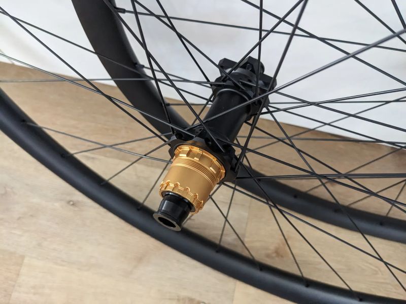 Nová karbonová kola, 1260g