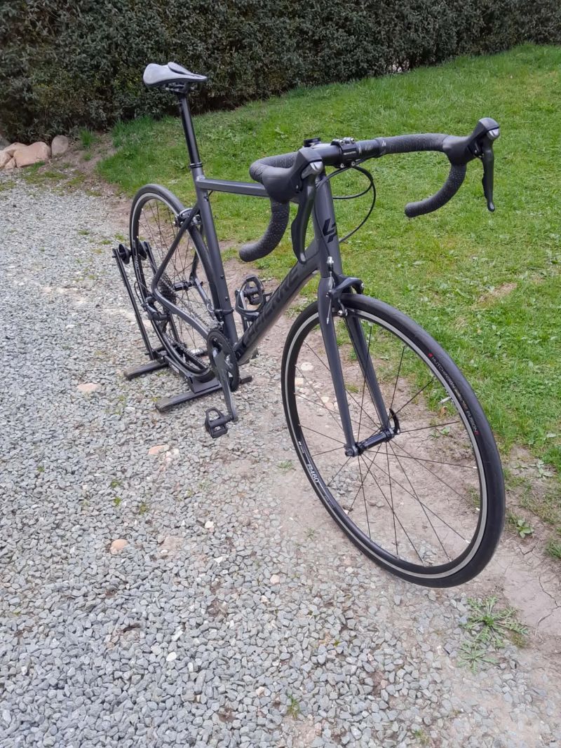 Silniční kolo Lapierre r. 2024 s koly DT Swiss 1600 g