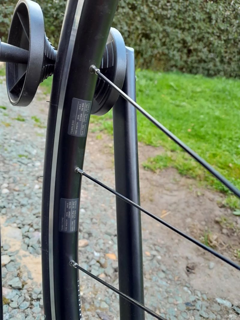 Silniční kolo Lapierre r. 2024 s koly DT Swiss 1600 g