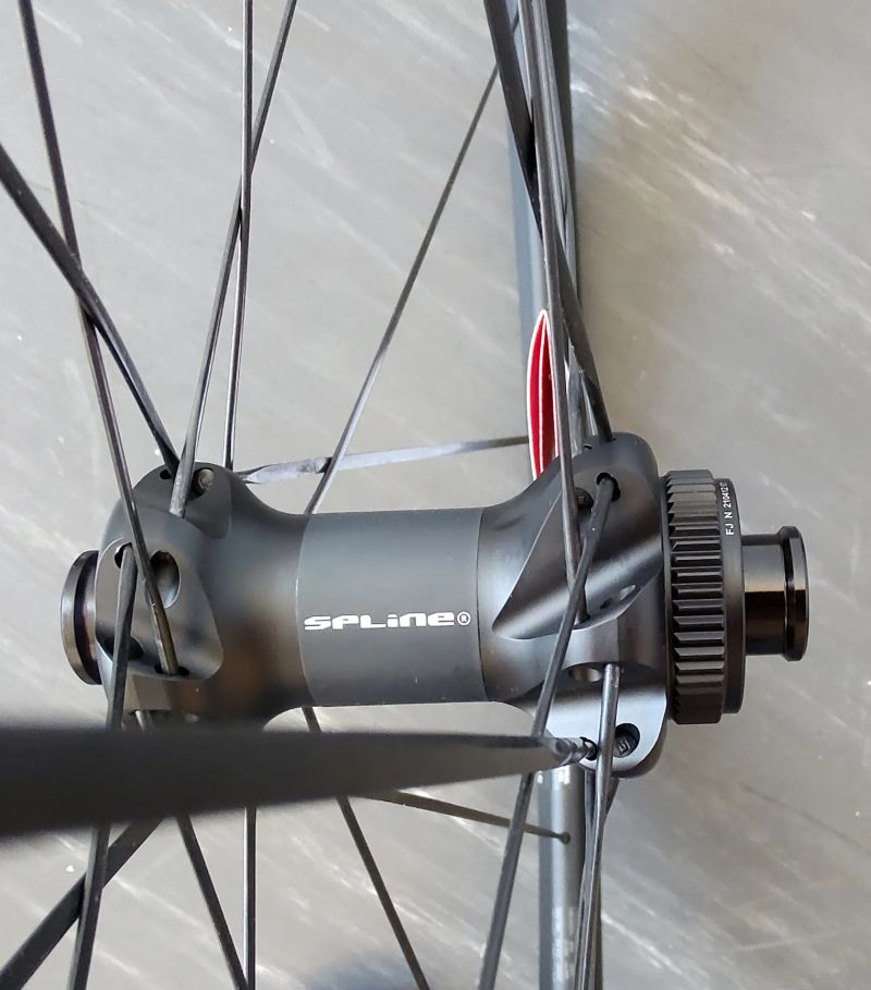 Přední kolo DT Swiss E1800 Spline