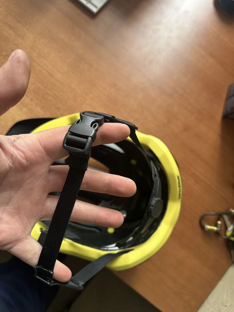 Prodám helmu FOX Speedframe 