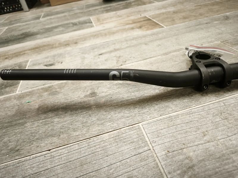 řídítka a představce Canyon G5 Enduro