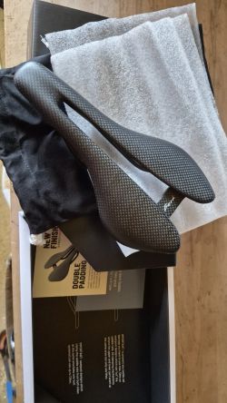 Sedlo BERK COMPOSITES Ploh 3K karbon matný