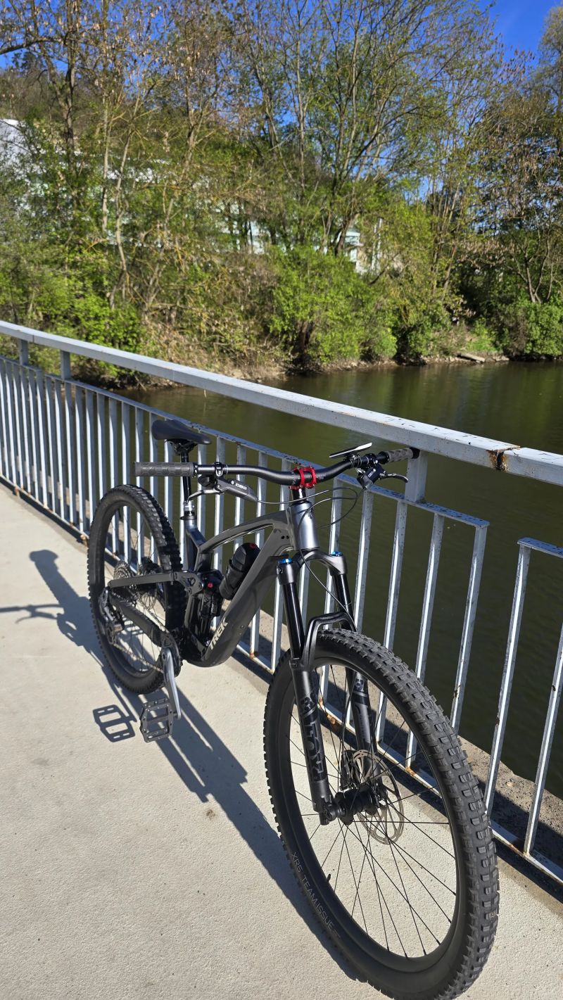 Trek Fuel Ex 8 Gen 6 GX AXS Reverb AXS (L)