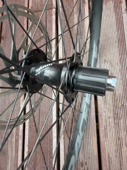 zánovní vyplety Sram a RaceFace + kotouče