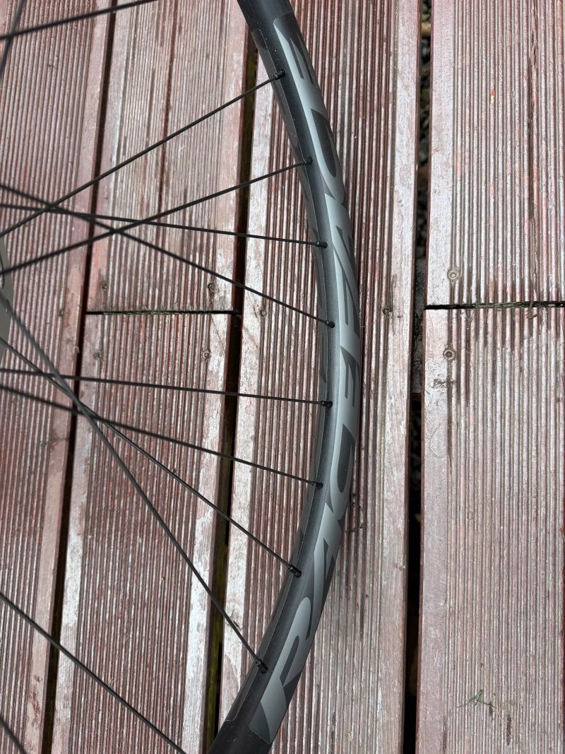 zánovní vyplety Sram a RaceFace + kotouče