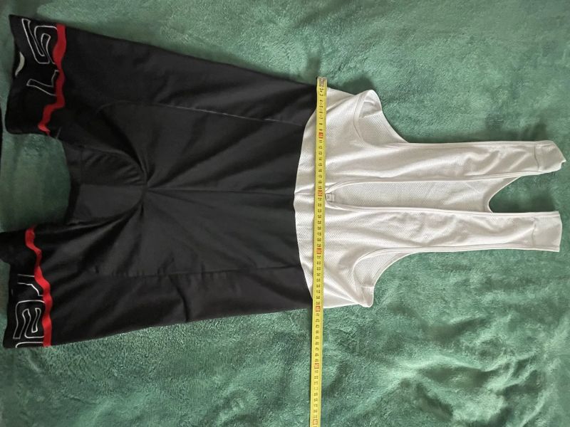 Nové i použité oblečení pro velké jezdce - kraťasy, dresy, bundy, tílka, větrovka, návleky