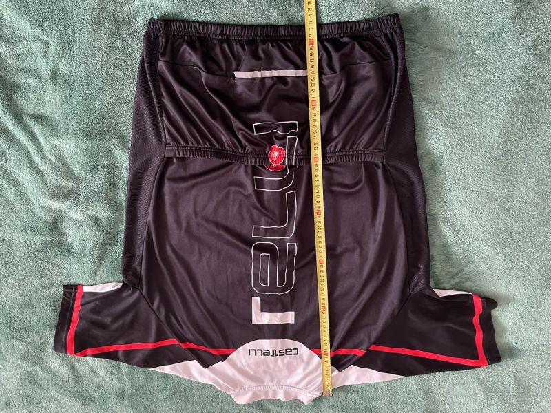 Nové i použité oblečení pro velké jezdce - kraťasy, dresy, bundy, tílka, větrovka, návleky