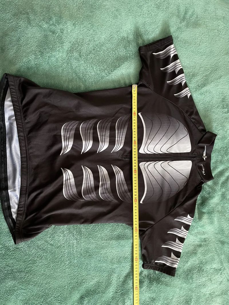 Nové i použité oblečení pro velké jezdce - kraťasy, dresy, bundy, tílka, větrovka, návleky