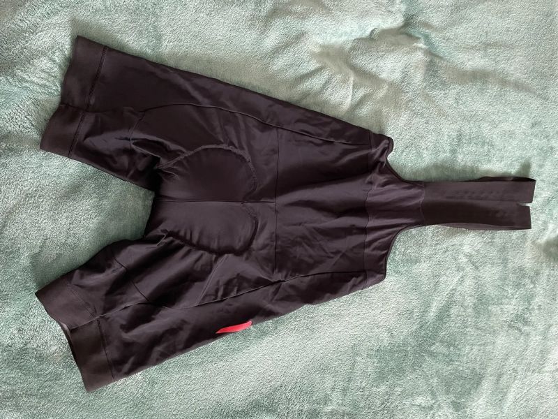 Nové i použité oblečení pro velké jezdce - kraťasy, dresy, bundy, tílka, větrovka, návleky