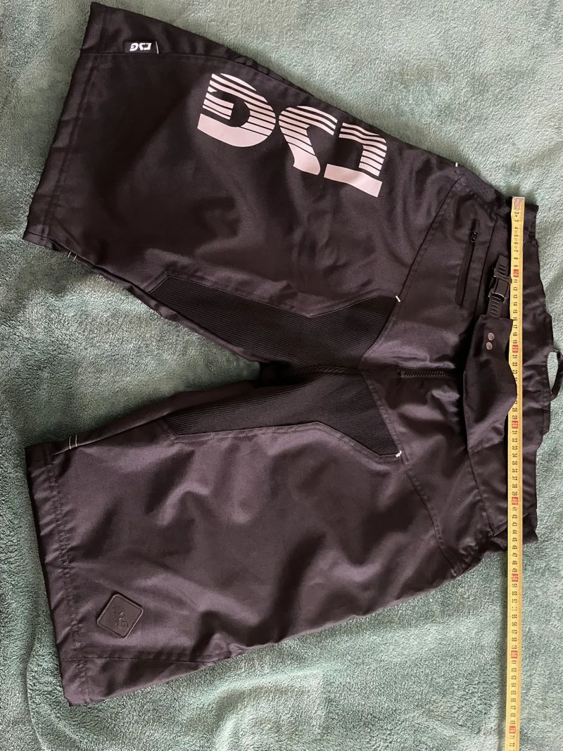 Nové i použité oblečení pro velké jezdce - kraťasy, dresy, bundy, tílka, větrovka, návleky