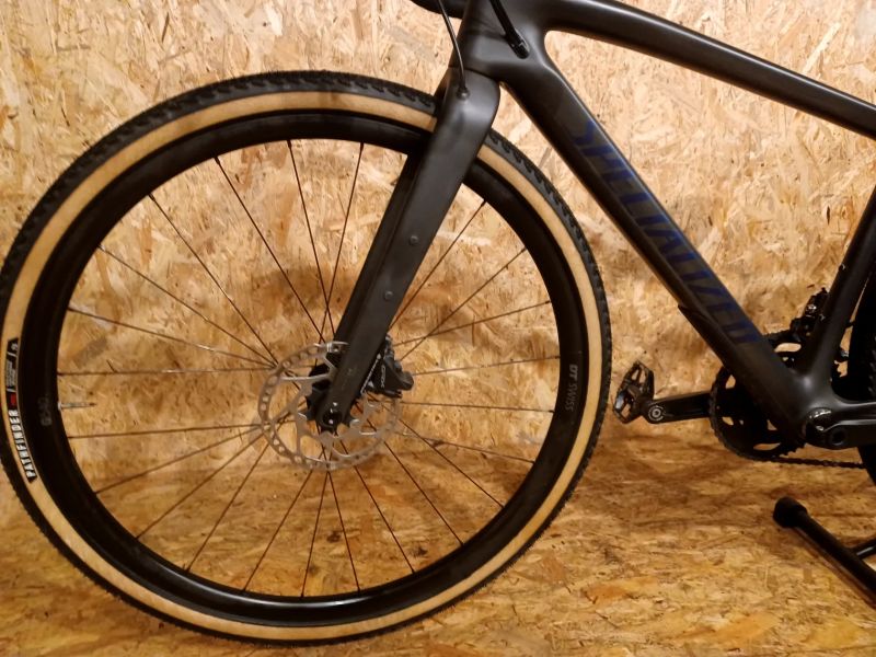 Gravel kolo Specialized Diverge Sport Carbon 2025 Satin Carbon / Blue Onyx, velikost XS