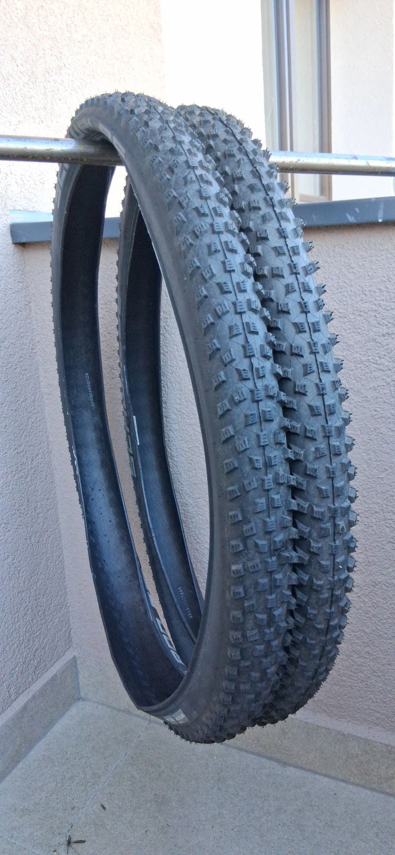 Schwalbe Rocket Ron 24x2,1 téměř nejeté