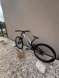 Na prodej: Canyon Sender L (2023) – kolo ve stavu jako z krabice!