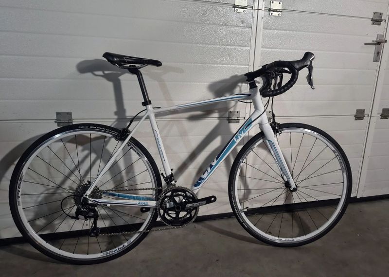 Dámské silniční kolo LIV Avail 1 velikost L, pro výšku 175 - 185 cm.