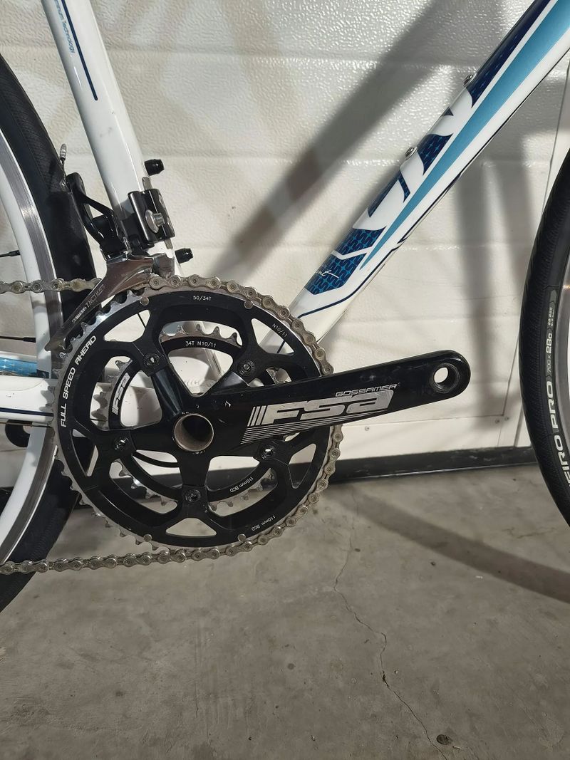 Dámské silniční kolo LIV Avail 1 velikost L, pro výšku 175 - 185 cm.