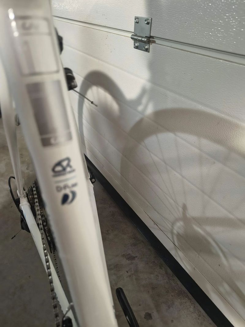 Dámské silniční kolo LIV Avail 1 velikost L, pro výšku 175 - 185 cm.