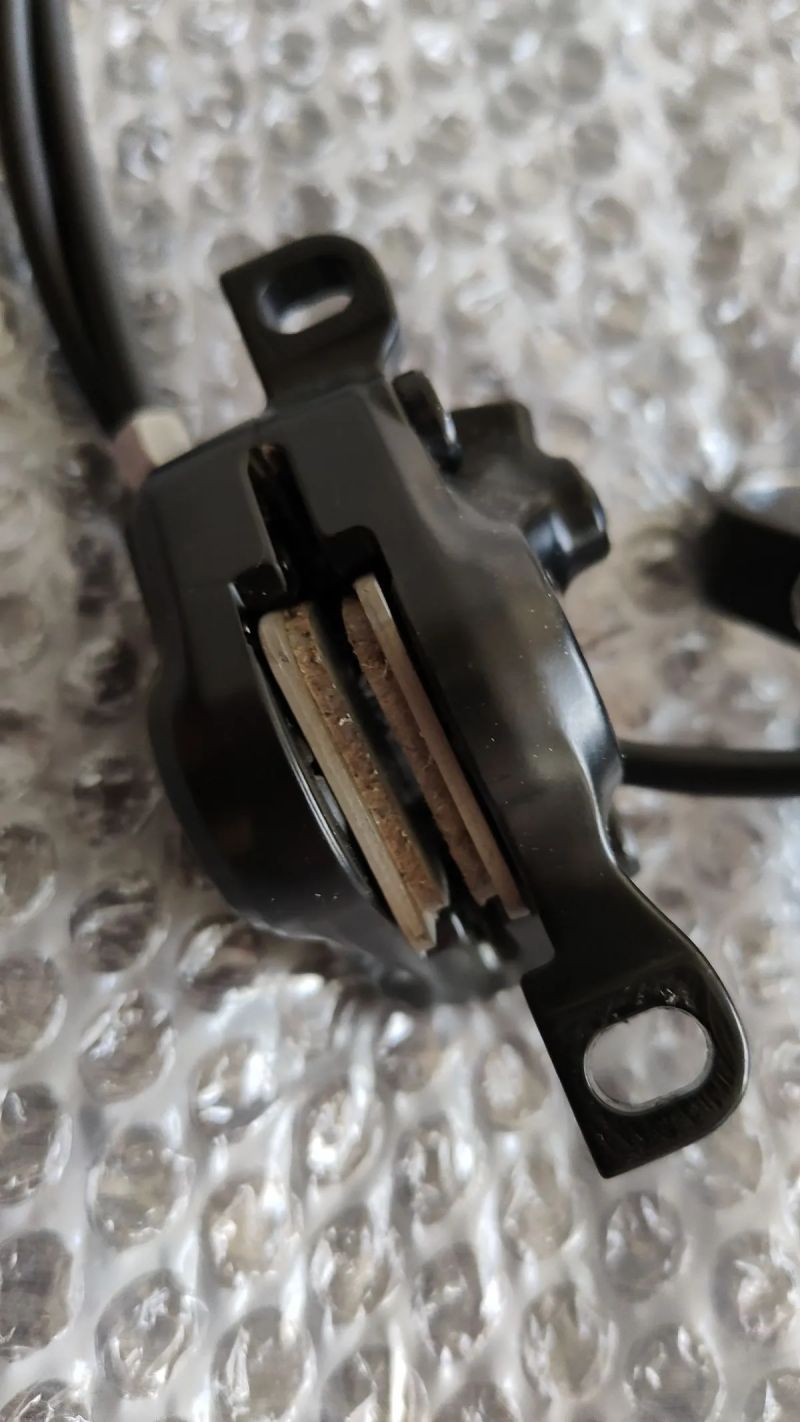 Hydraulické brzdy Shimano MT200