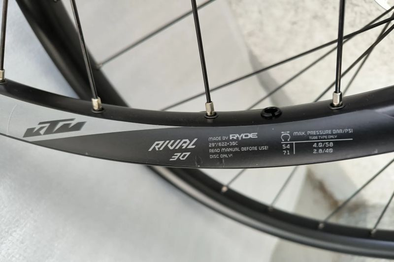 Zapletená kola Ryde Rival30 32H 622x30C, náboje Shimano