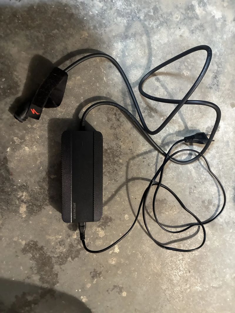 4A nabíječka pro elektrokola Specialized s baterií typu M2, M3, U2. 