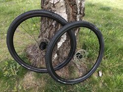 Nová gravel kola Giant SX2 sundaná z Giant Revolt 1 2025