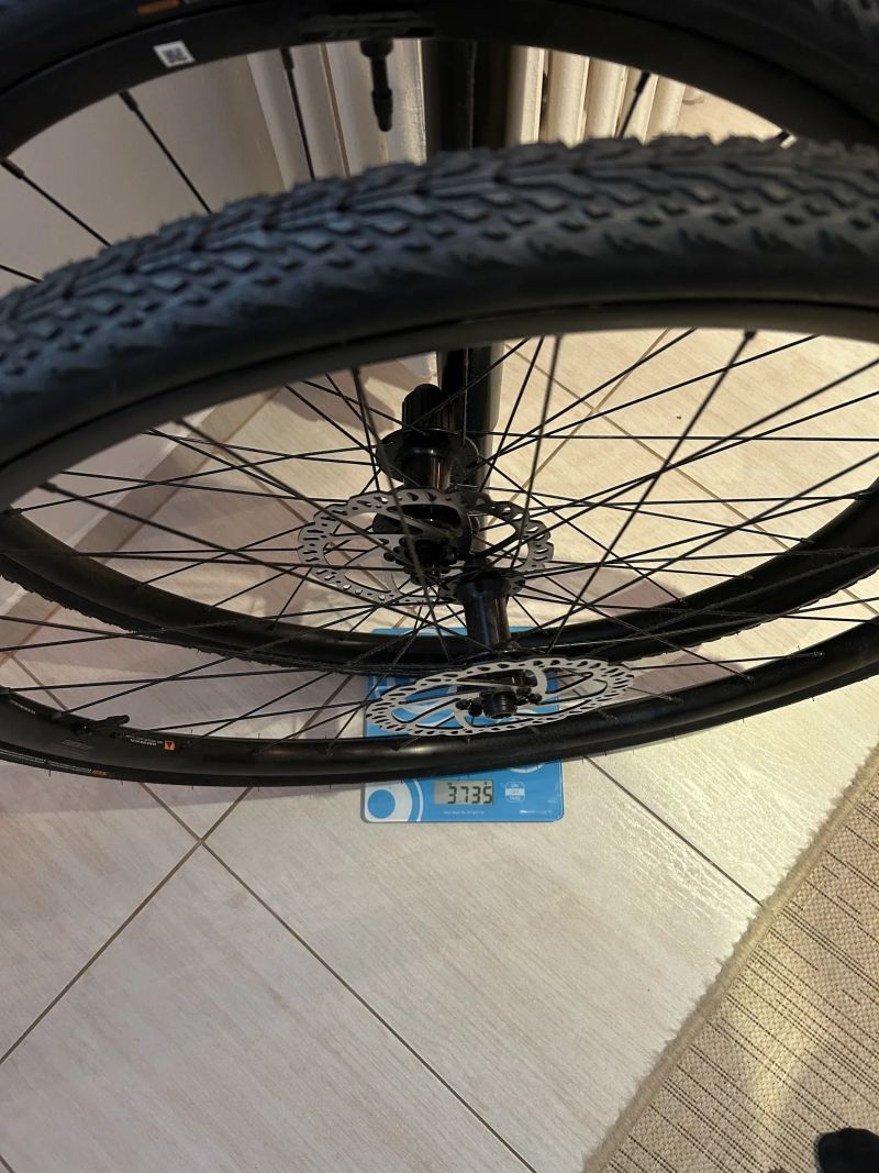 Nová gravel kola Giant SX2 sundaná z Giant Revolt 1 2025