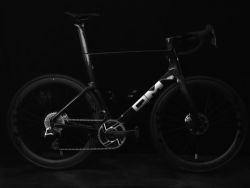 Nové silniční kolo QM. R10 SRAM Red D1powermeter