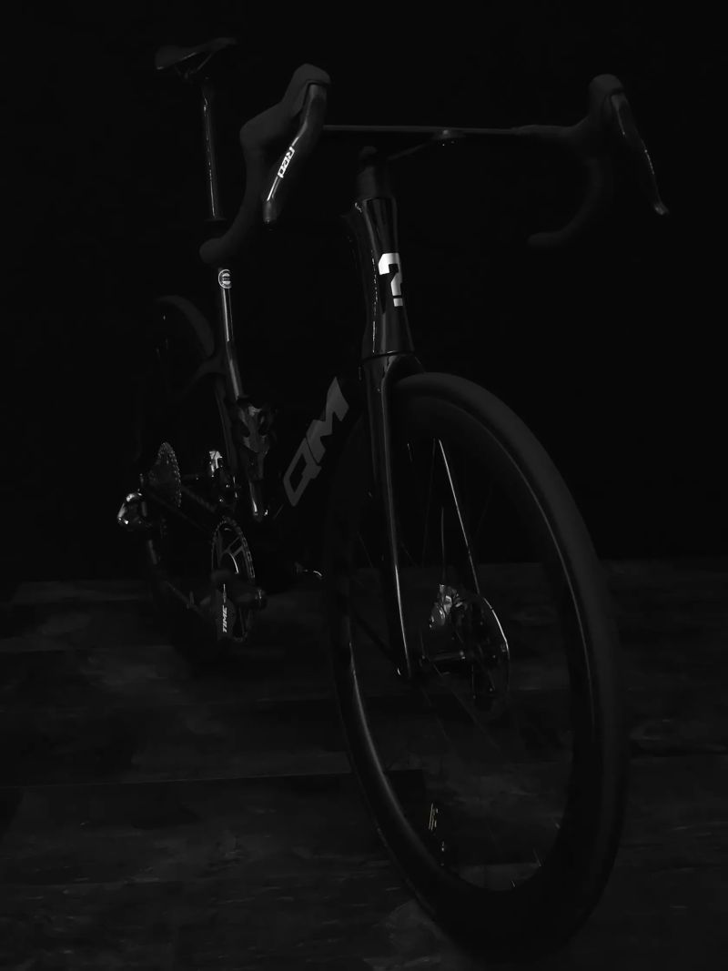 Nové silniční kolo QM. R10 SRAM Red D1powermeter